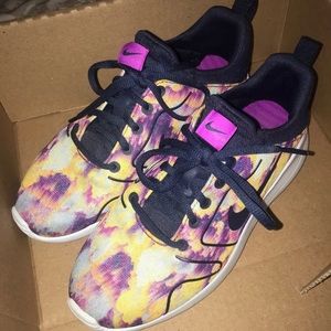 Tie Dye Nike Roshe